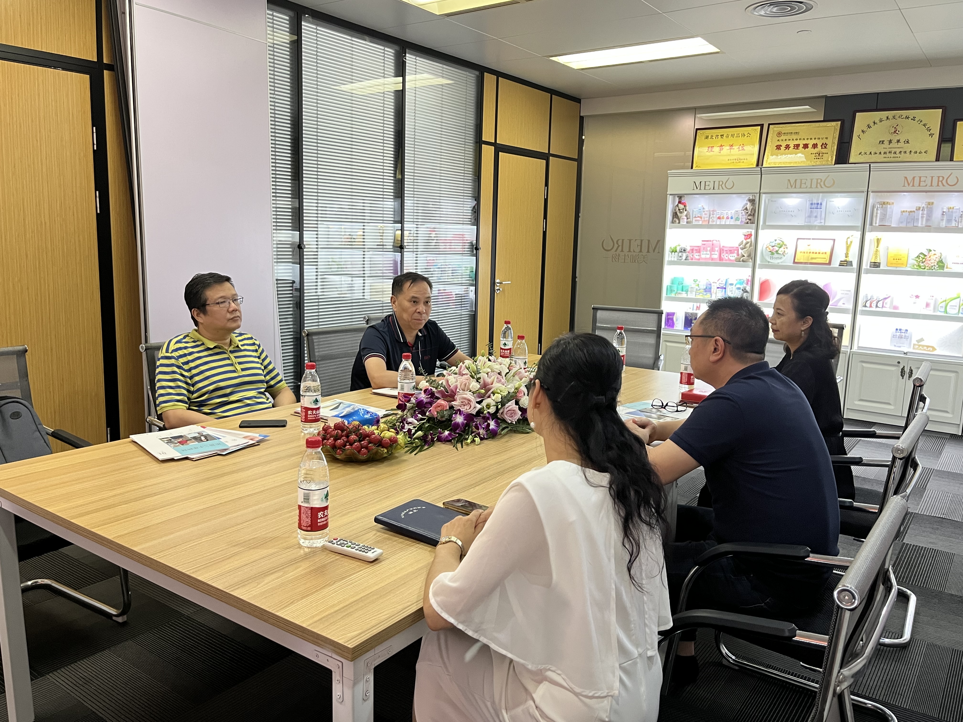 武漢市委統(tǒng)戰(zhàn)部、市民盟領導蒞臨東信醫(yī)藥集團參觀考察